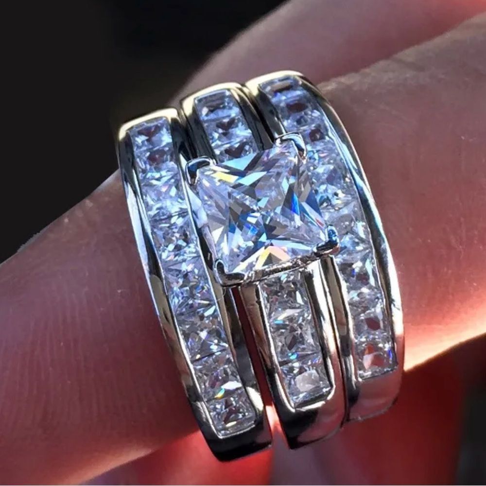 New 18k white gold wedding ring set